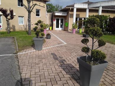 Отель Contact Hotel ALYS Bourg en Bresse Ekinox Parc Expo
