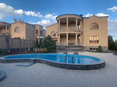 Silikyan Pool and Villa