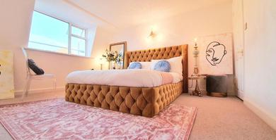 Apartments Elegant 5 bed 4 bath 'Vogue House' Parisian style home