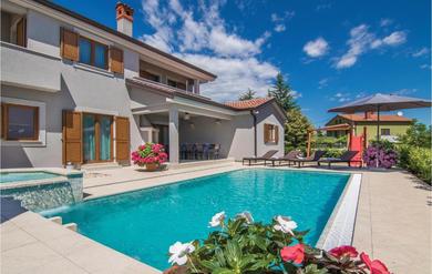 Amazing Home In Trosti With 4 Bedrooms, Wifi And Outdoor Swimming Pool