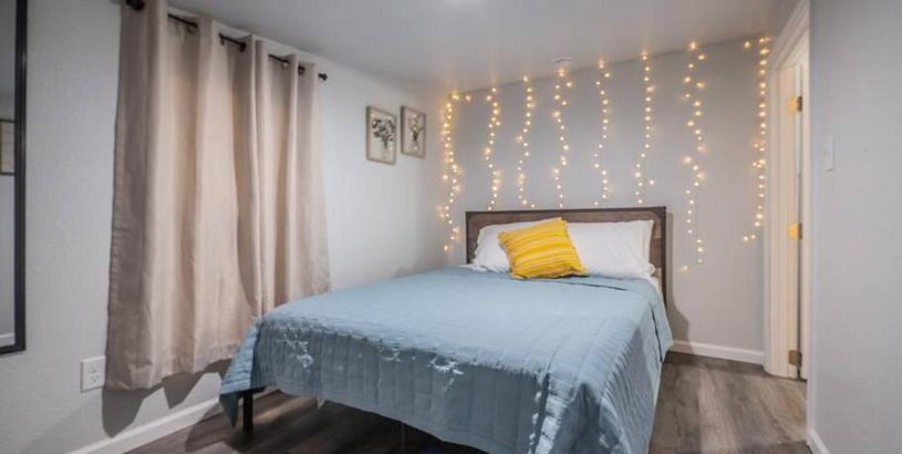 Apartments Skylight on the Square-LOCATION- Pet Friendly!