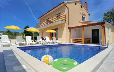 Holiday home Awesome home in Muntic with Outdoor swimming pool and 3 Bedrooms