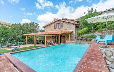 Дом отдыха Awesome home in Gubbio -PG- with 2 Bedrooms and Outdoor swimming pool
