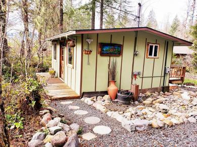 Holiday home Little Green Cabin On Big Creek 5 Mi To Mt Rainier Entrance!