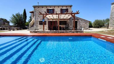 Villa La Dolce Villa - with heated swimming pool