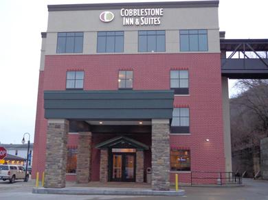 Отель Cobblestone Inn & Suites - Marquette