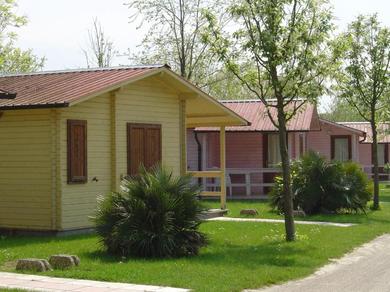 Дом отдыха Detached bungalow, surrounded by pine trees just a few 100m from the beach