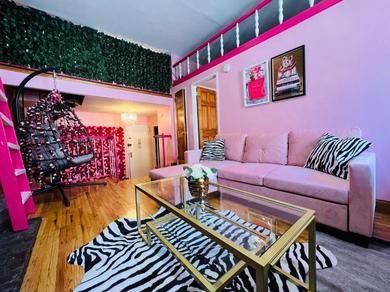 Apartments Pink Paradise Pavilion: NYC Most Insta-Worthy Spot