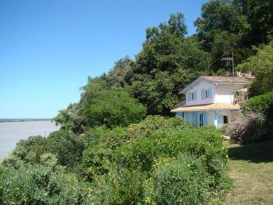 Holiday home Maison dans falaise face à l'estuaire de la Gironde