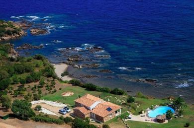 Вилла Villa de reve sur la mer pieds dans l’eau, plage privée, piscine, jacuzzi, héliport