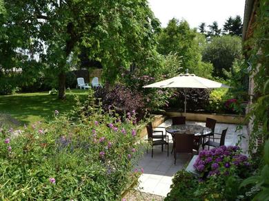 Authentic holiday home in active surroundings near Chilleurs-aux-Bois