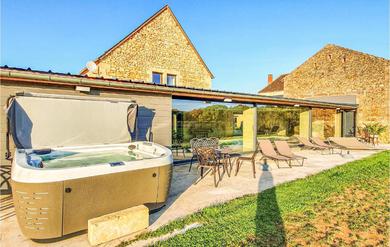 Holiday home Beautiful home in Grolejac with Indoor swimming pool, WiFi and 5 Bedrooms