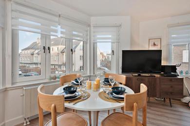 Bright and sunny apartment in the center of De Haan