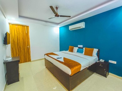 Hotel Deluxe Room In Uttam Nagar West
