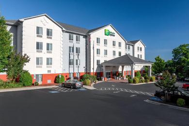 Отель Holiday Inn Express Charlotte West - Gastonia, an IHG Hotel