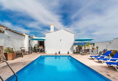 Holiday home Casa Mundo - 16th century traditional white village house with pool