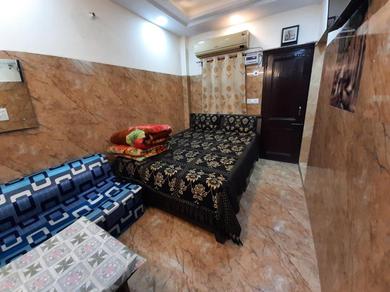 Apartments Aggarwal guest houses lajpat nagar, foreigners area, very safe, attached fully equipped kitchen for self cooking with gas stove and all utensils, luxury washroom, Ac, personal fridge, wifi with android tvs, cream location- cal 92,121,74,700