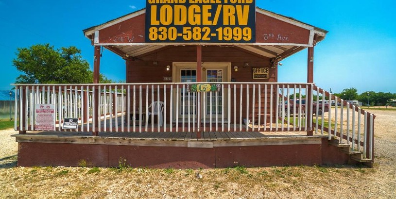 Мотель Grand Eagle Ford Lodge & RV Park Nixon By OYO