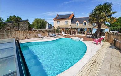 Holiday home Nice home in Crossac with 3 Bedrooms, WiFi and Outdoor swimming pool