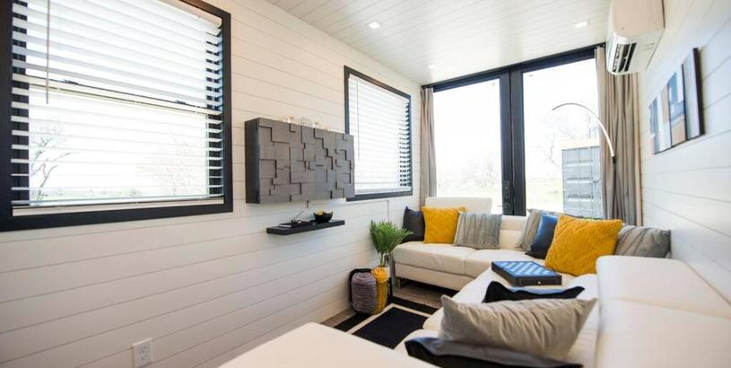 Holiday home The Zephyr Modern Luxe Container Home