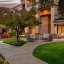 Отель Courtyard by Marriott Atlanta Alpharetta