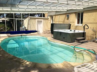 Holiday home Maison de 3 chambres avec piscine interieure jacuzzi et jardin clos a Bouchet