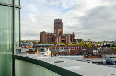 Penthouse with Superb Views In Liverpool City Centre - Free Parking - Balcony - by Happy Days