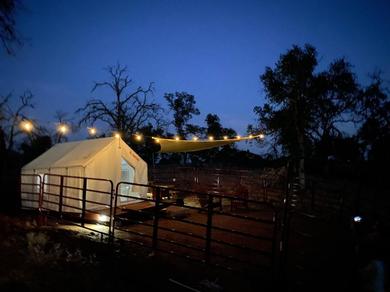 Luxury tent Tentrr Signature Site - Two Lone Mountain gateway to Yosemite