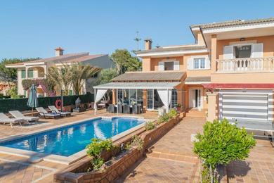 Дом отдыха Villa Bruno, aire acondicionado, piscina, barbacoa, wifi, parking, a 400 m de la playa