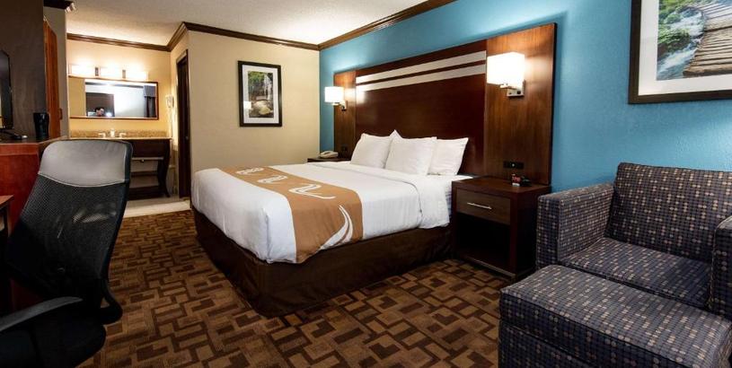 Отель Quality Inn & Suites Quakertown-Allentown