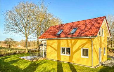 Дом отдыха Stunning home in Krems II-Warderbrck with Sauna, WiFi and 3 Bedrooms