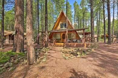 Дом отдыха Inviting A-Frame Pinetop-Lakeside Cabin with Grill!