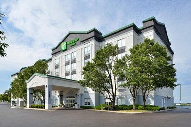Отель Holiday Inn Hotel & Suites Overland Park-Convention Center, an IHG Hotel