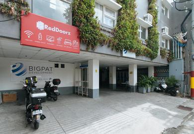 Хостел RedDoorz at Pasay Centrale Hotel