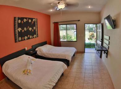 2-bed hotel room with pool - TV and AC in Potrero - surrounded by nature