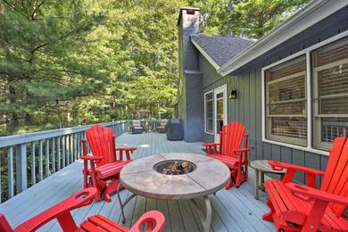 Дом отдыха Beech Mountain Family Home with Deck and Fire Pit!