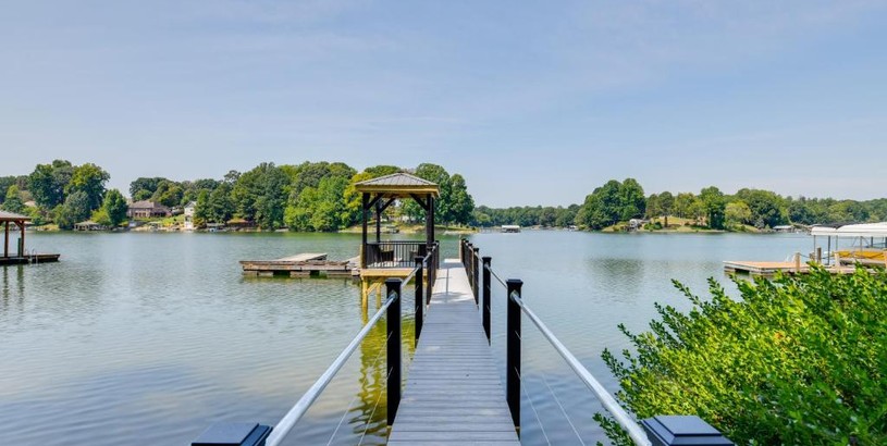 Hotel Spacious Sherrills Ford Lake House with Boat Dock!