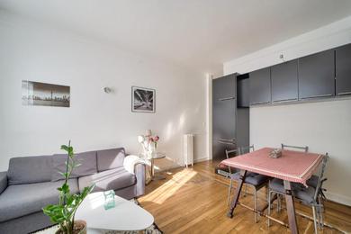 Apartments GuestReady - Spacious and Quiet Typical Parisian Apartment