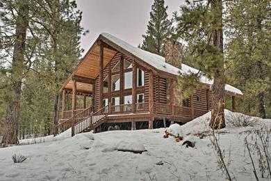 Дом отдыха New Meadows Log Cabin on 9 Acres - Near Brundage!
