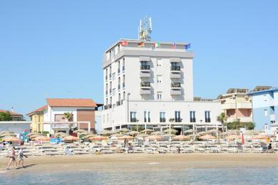 Отель Hotel Caravel
