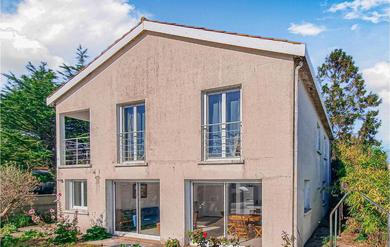 Holiday home Stunning home in Bourcefranc-le-Chapus with 5 Bedrooms and WiFi