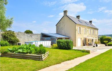  Beautiful home in Cond-sur-Seulles with 4 Bedrooms and WiFi