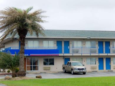 Hotel Motel 6-Clute, TX