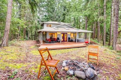 Дом отдыха Lakefront Yelm Home Lake Views and Pet Friendly!