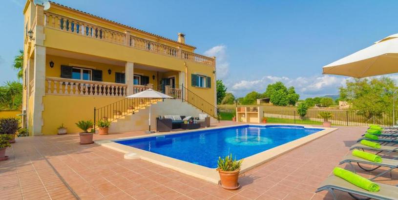 Villa 4 bedrooms villa with private pool furnished garden and wifi at Cas Concos des Cavaller