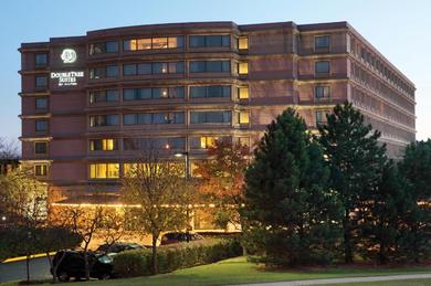Отель DoubleTree Suites by Hilton Hotel & Conference Center Chicago-Downers Grove