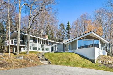 Holiday home Pristine West Dover Home with Deck and Mountain Views!