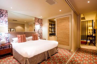 Отель Royal Palm Hotel & Apartments by BON Hotels