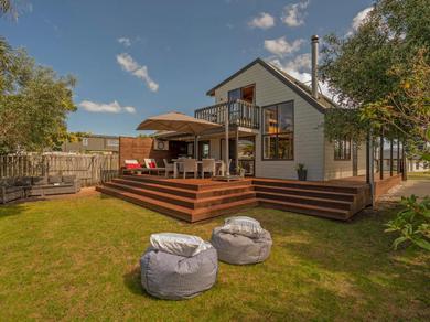 Beaut Bach on Beverley - Whangamata Holiday Home