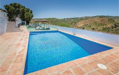 Holiday home Stunning home in El Borge with 3 Bedrooms, WiFi and Outdoor swimming pool